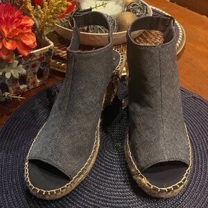 Gap Open toed Wedge with Ankle Strap